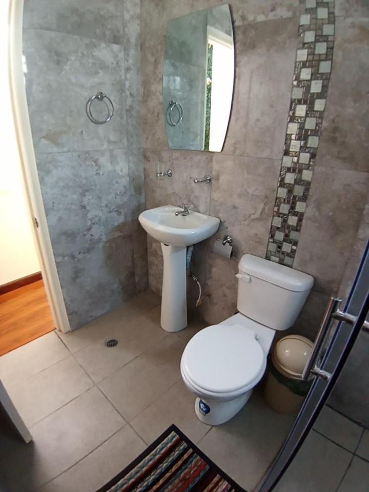 Hostal Atlantis Quito Exteriör bild